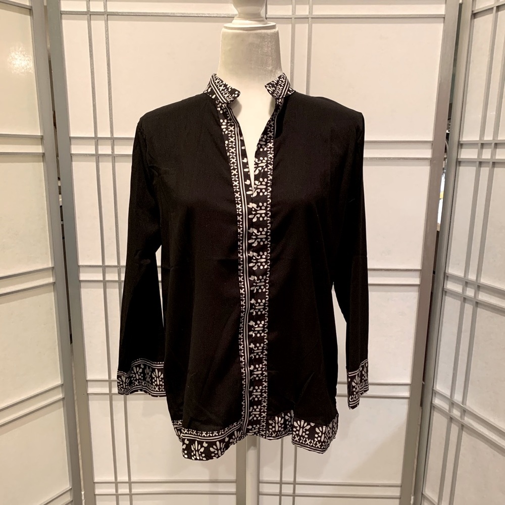 *Never Worn* Black blouse. L